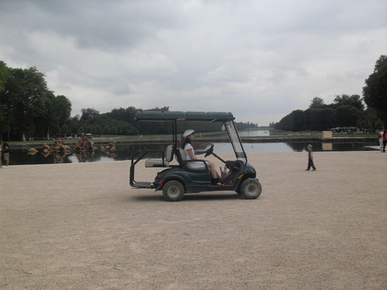 So eines wollte sich Ricky natürlich sofort ausleihen, der kleine Faulpelz!