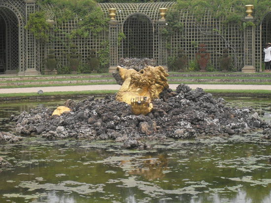 In der Mitte jedes Gartens war ein Springbrunnen - leider waren die Fontainen nicht angestellt.