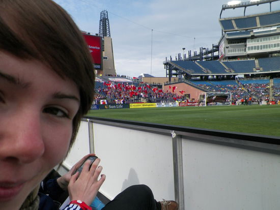 Doro auf unserem Platz direkt hinter der Werbebande in erster Reihe!