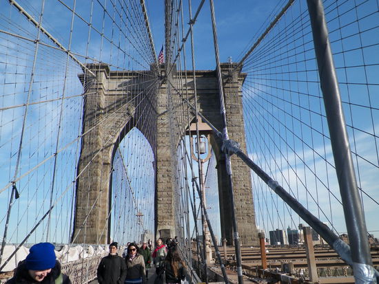 Auf der Brooklyn Bridge selbst hatte man dann natürlich nochmal eine tolle Aussicht auf New Yorks Skyline ...