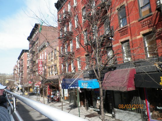 Typische Häuser für Midtown Manhattan - hier kriegt man keinen steifen Nacken, wenn man durch die Straßen läuft, weil man immer nur hochschauen muss 