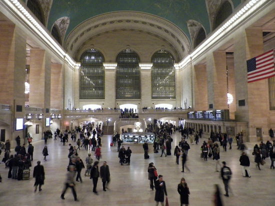 Die Grand Central Station, hier war eine Hektik! Zumindest vom Chaos her erinnerte es an Berlins Hauptbahnhof, von der Architektur her hingegen gar nicht.