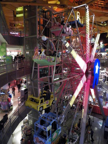 ... ein Riesenrad im Einkaufsladen ... was will man mehr? Das ist Amerika! 