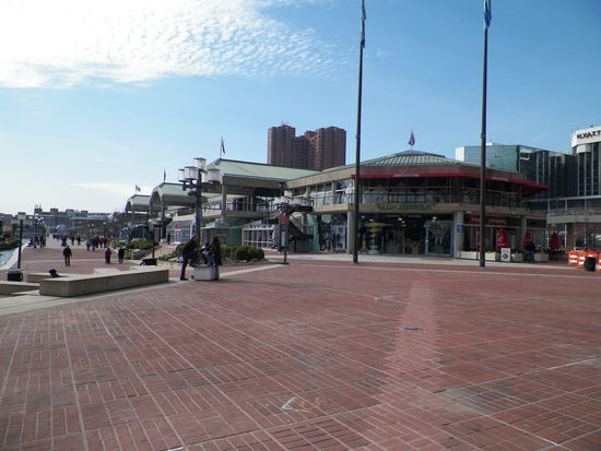 Die Hafenpromenade von Baltimore.