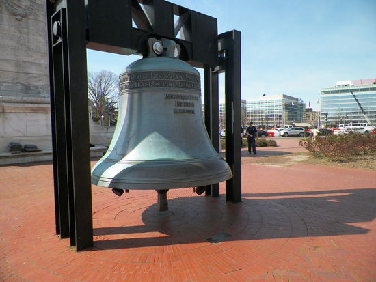 Direkt an der Union Station steht die berühmte Freiheitsglocke D.C´s