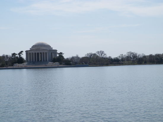 Auch Wasser gab es mehr als genug 
Links im Bild das Jefferson Memorial.