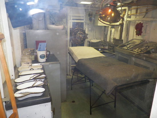 Das Krankenzimmer des Schiffs empfanden wir als etwas gruselig!