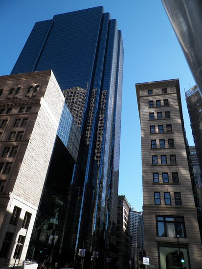 Dies ist eines meiner Lieblingsbilder des Tages, da das Zusammenspiel moderner und historischer Architektur besonders beeindruckend ist.