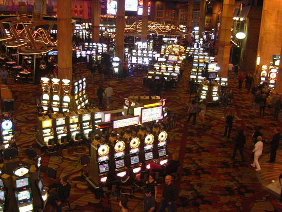 Ein paar Spielautomaten in unserem Hotel.