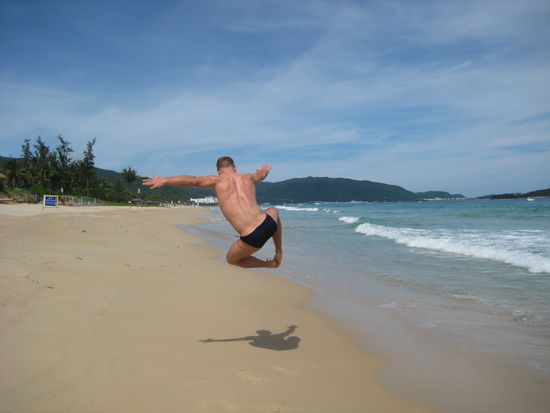 Jaaa, ihr seht richtig! Es ist wirklich zum Freudensruenge machen...Yalong-Bay-Beach - Zu Recht einer der schoensten Straende der Welt!