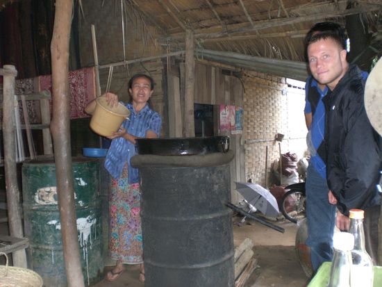 So wird hier immernoch Schnaps hergestellt: 35kg Reis, 20l Wasser ergeben 1l Schnaps.