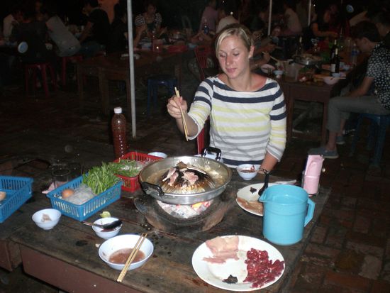 Das kulinarische Hihglight: Lao- Barbecue! Unglaublich einfach aber unglaublich lecker!