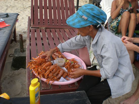 Patricks Nachmittagssnack am Strand - in Deutschland wohl unbezahlbar...
