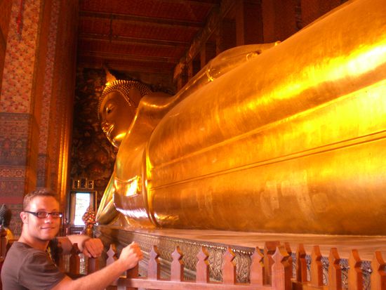 Zurueck in Bangkok - riieeesiger Buddha!