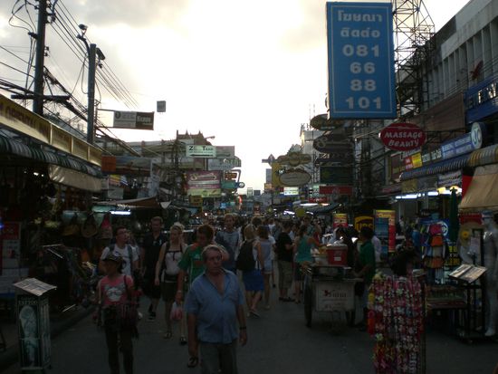 Die Khaosan Road - vor ein paar Jahren noch recht unbekannt - heute eine Sehenswuerdigkeit.