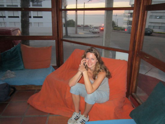 Das Hostel mit seitlichem Meerblick. Sonnenuntergang inklusive.