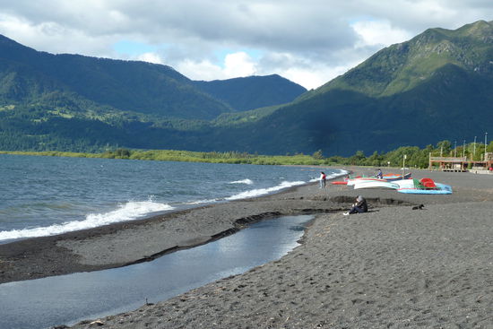 Puerto Varas - Ein schwarzer Strand - mal was anderes, oder?