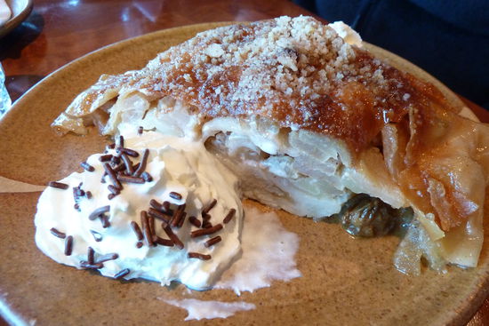 Frutillo - Das ist er, der zweitbeste Apfelstrudel der Welt. Ist doch zum Reinbeissen süß, nicht wahr? Ich schmelze nur so dahin......