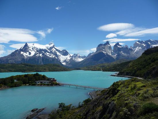 Torres del Paine N.P. - Und immer wieder die smaragdgrünen Gletscherseen vor der grandiosen Bergkulisse.