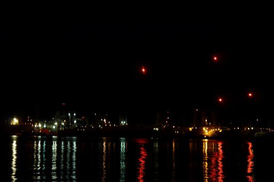 Punta Arenas  - Hurra das neue Jahr  2011 ist da. Mit diesem "gewaltigen" Feuerwerk wurde es  begrüßt.