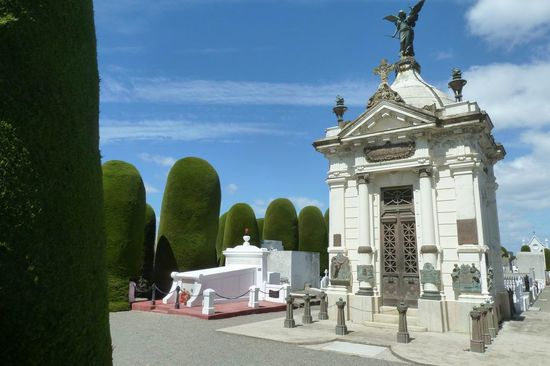 Punta Arenas  - Das ist eines der vielen schönen Mausoleen eines Schaf-Barons.