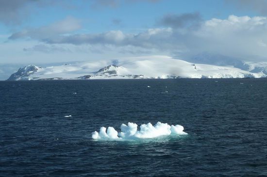 Süd Shetland Island - Unser 1. kleiner Eisberg