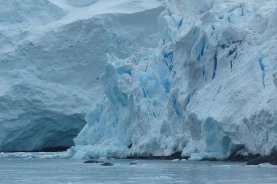 Antarktis - ...wieder gewaltige Gletscherwände