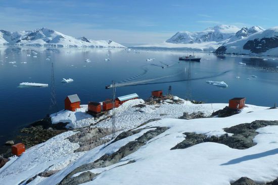 Antarktis - Paradise Bay mit der argentinischen, nicht mehr aktiven Forschunsstation