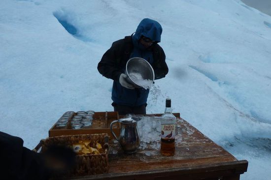 El Calafate - ....und zur Belohnung: Whisky mit Original Gletschereis.