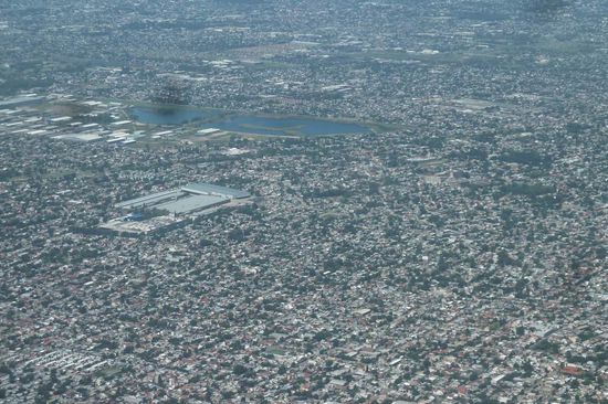 Buenos Aires - ...so sieht die Stadt vom oben aus - 13 Mill. Einwohner, einfach unvorstellbar.