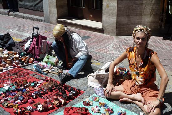 Buenos Aires - ... und der ebenso beliebte Sonntagsmarkt. Einkaufslust für alles, was das Herz begehrt.