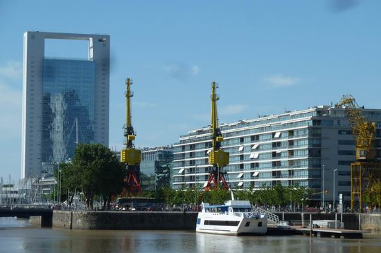 Buenos Aires - Tolle Hochhäuser und teure Lofts finden sich im neuen Hafenviertel Puerto Madero