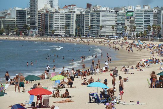 Montevideo - Stadtstrand - lässt erahnen, was uns noch in Punta del Este erwartet.