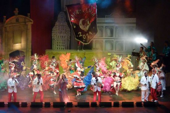 Montevideo - ...unsere  "vom Winde verwehte" Karnevalsaufführung im Open Air Theater. Was haben wir da gefroren! Wir werden es nicht vergessen trotz der heissen Rythmen.