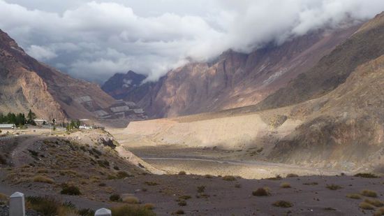 Mendoza - Die Sonne kommt raus und läßt die Berge erstrahlen
