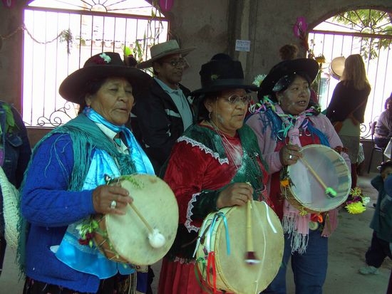 Salta - 2. Ausflugstag - ..nicht nur die Jungen haben ihr Vergnügen, auch wir "Alten" mischen noch kräftig mit....