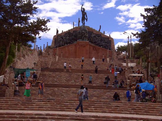 Salta - 2. Ausflugstag - Humanhuaco - Ein überdimensionales Denkmal für San Martin, dem Freiheitskämpfer