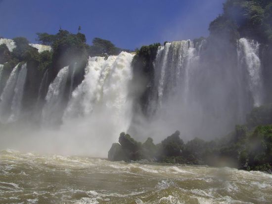 Iguazu 3. Tag, Brasilien - Auch hier ist die Kraft des Wassers deutlich zu spüren....