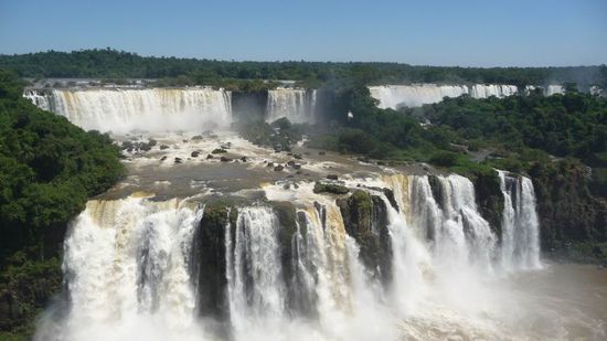 Iguazu 3. Tag, Brasilien - ...diese Sicht auf die Länge der Wasserfälle hat man nur von Brasilien aus. Atemberaubend schön!