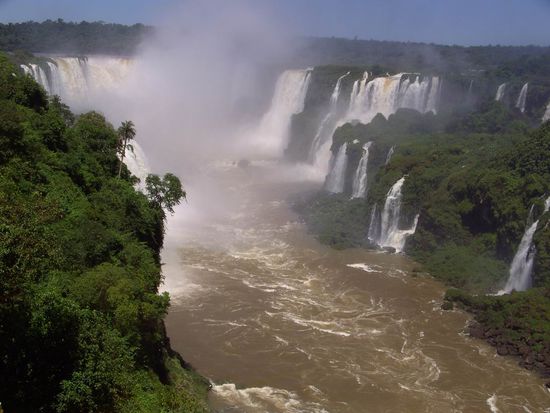 Iguazu 3. Tag, Brasilien - ...es ist ja nicht ein einziger Wasserfall, sondern insgesamt sind es 275.