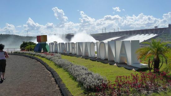 Iguazu 4. Tag, Paraguay - Jetzt sind wir am Itaupu dem zweitgrößten Staudamm der Welt.