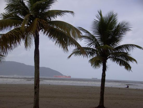 Brasilien, Sao Vicente - Nach 3 Tagen hat es stundenweise aufgehört zu regnen und wir machen einen Strandspaziergang