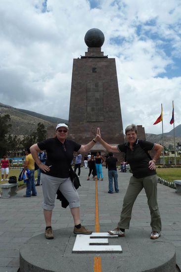 Mitad del Mundo Denkmal