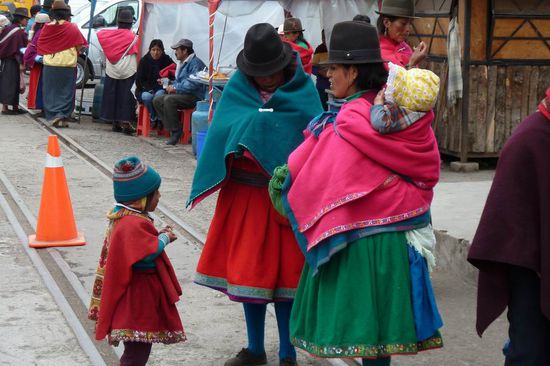 Indigenas auf der Strecke vom Zug. Brrrr.... es ist wirklich so kalt!