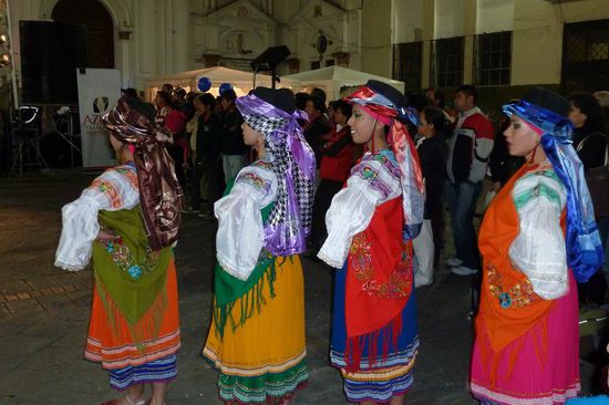 Folkloreabend auf dem Platz San Domingo