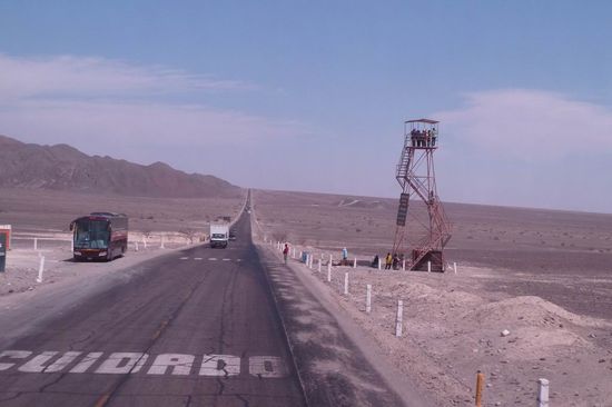 Nazca - Der Aussichtsturm fuer die Nazcalininen, wenn es keinen Flug gibt