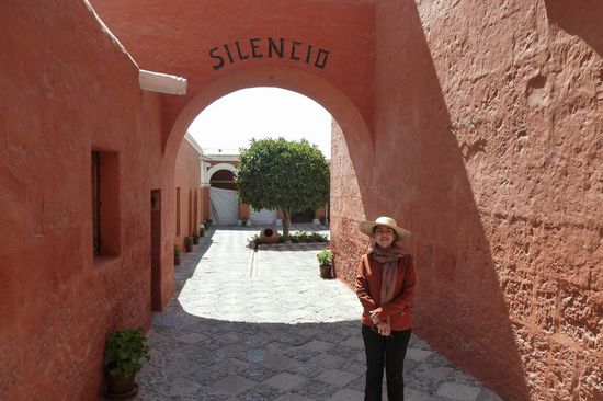 Arequipa - Eingang zur Klosteranlage Catalina