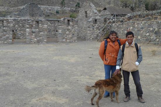 Colca Canyon - Ruine Uyu Uyu - Unser Guide Freddy mit seiner Freundin Sonja.