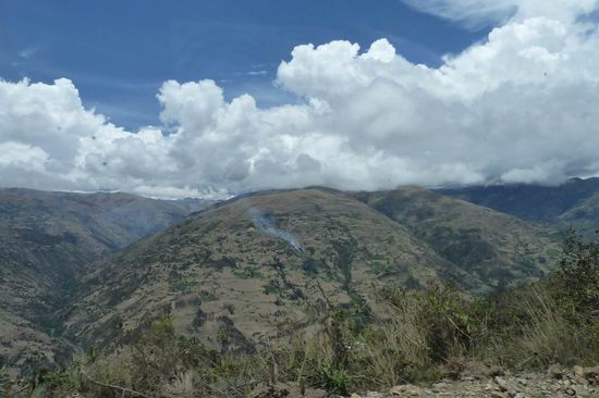 ...und wieder sind wir on tour - Auf dem Weg in den Manu Nationalpark. Die Schönheit der Berge lässt sich nur schwer wiedergeben.
