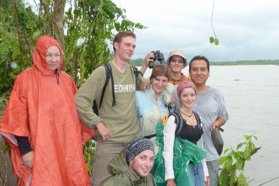 Manu N.P. - Unsere Gruppe beim Dschungelausflug im Regen